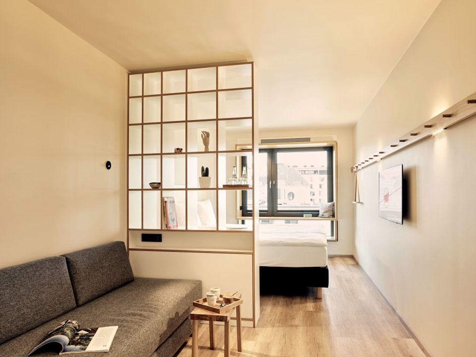 Zimmer Schwabinger Wahrheit by Geisel