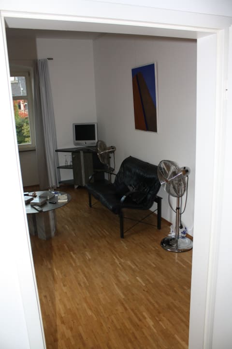 Blick aus Schlafzimmer in den Wohnbereich Breuers Rüdesheimer Schloss