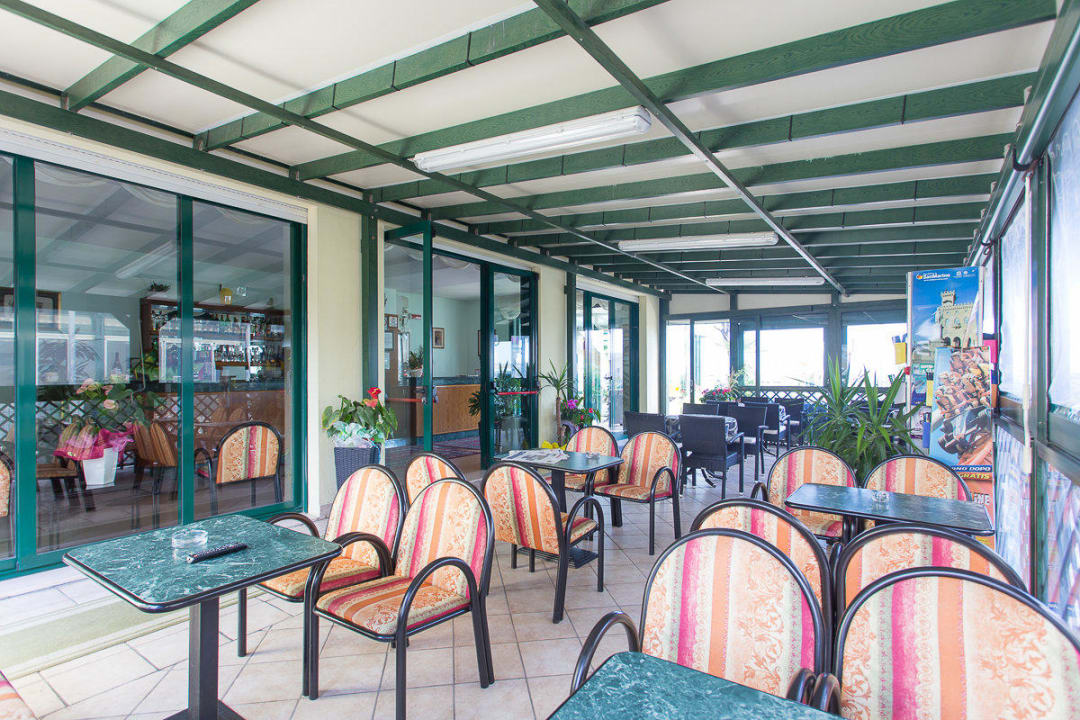 Sala lettura Hotel Emilia