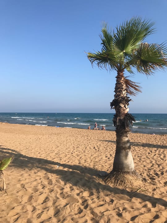 Strand Club Grand Side