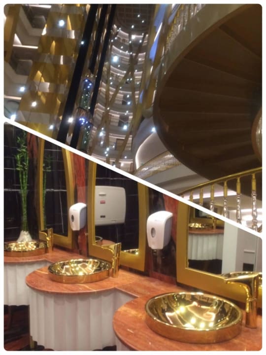 Lobby und WC Dream World Aqua Hotel