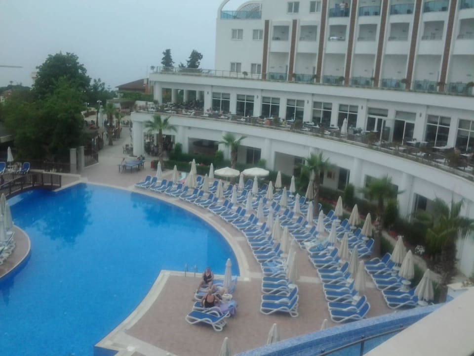 Pool Side Prenses Resort & Spa
