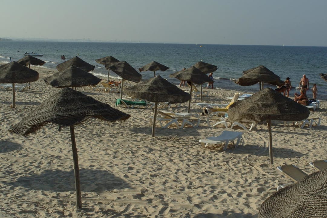 Hotelowa piaszczysta plaża Ruspina Beach Resort