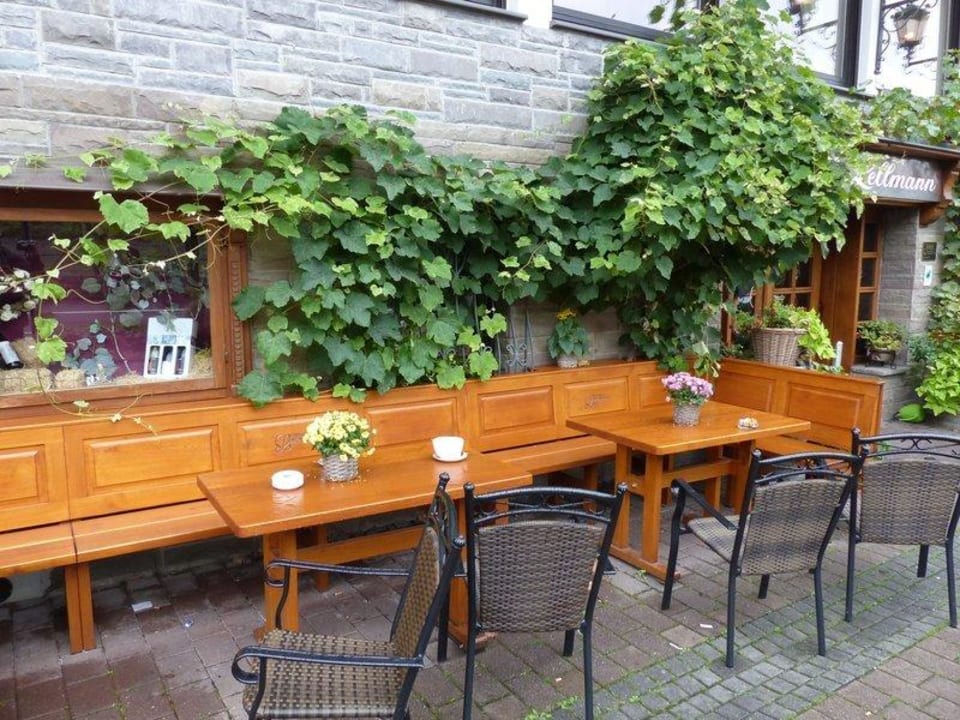 Sitzgelegenheit vor dem Hotel Hotel Lellmann