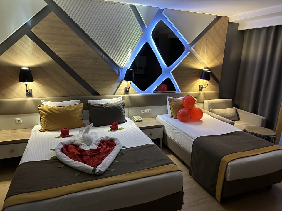 Zimmer Saturn Palace Resort Hotel