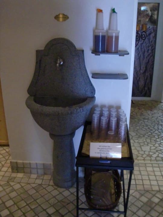 Trinkwasser im Saunabereich Wellnessresort Vier Jahreszeiten