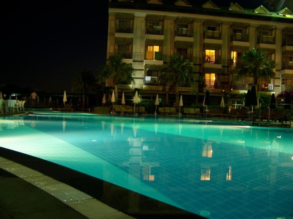 Der Pool am Abend Can Garden Resort