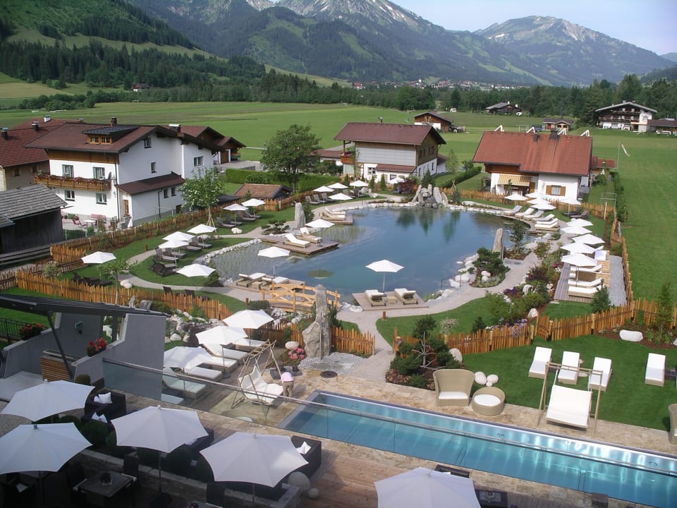 Bergsee während der Frühstückszeit Wellnesshotel Engel