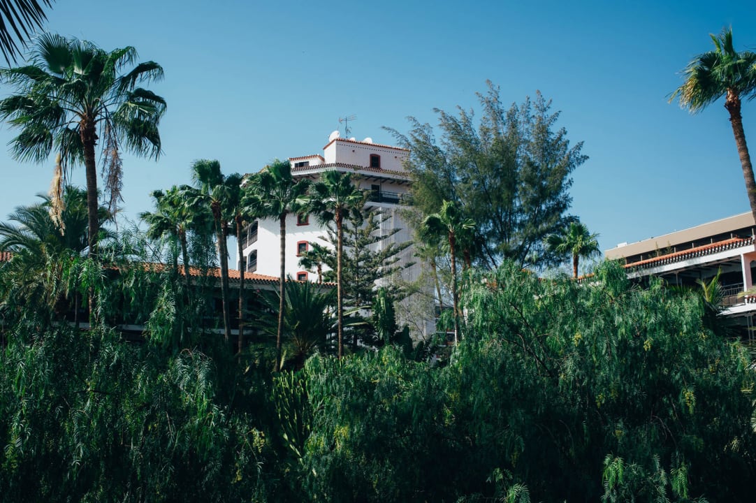 Tower and garden view Hotel Parque Tropical