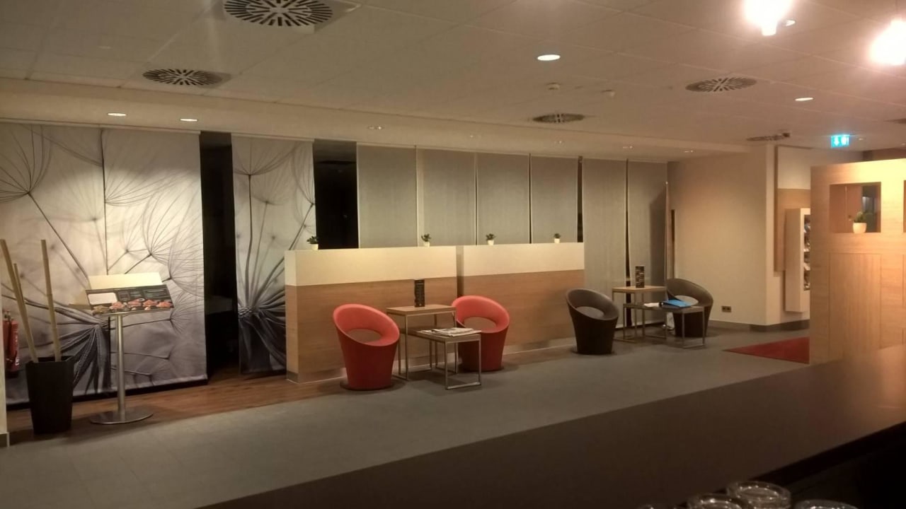 Wartebereich Hotel Ibis Augsburg Hauptbahnhof