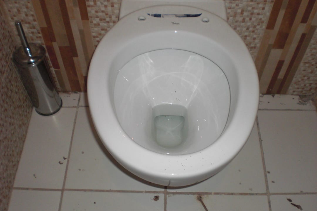 Fäkalienreste in der Toilette ohne Deckel Mahdia Beach & Aquapark