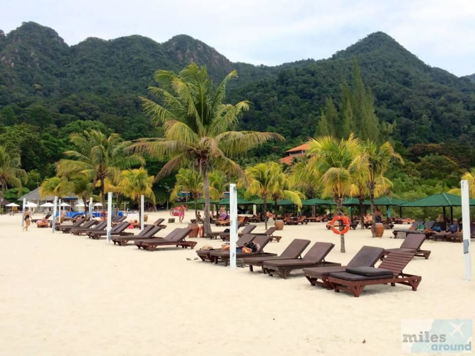 Strand Mit Liegen Und Sch Berjaya Langkawi Resort Burau Bay