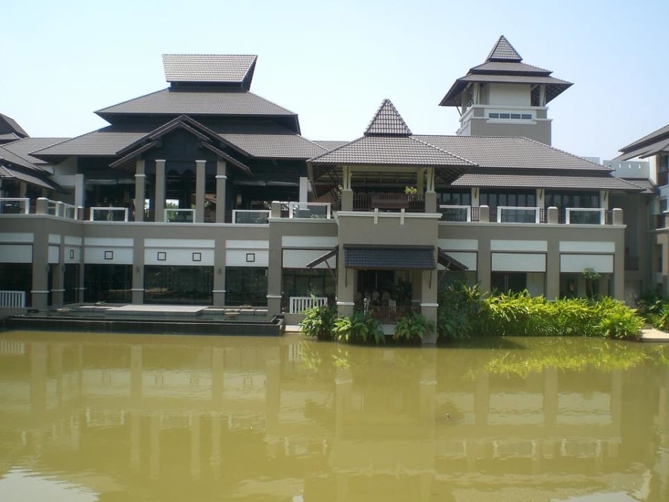 Hotellobby von hinten Le Meridien Chiang Rai Resort