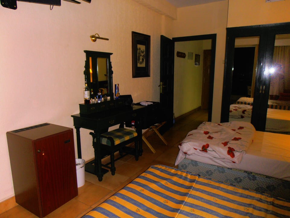 Zimmer sauber und zweckmäßig,was braucht man mehr? BLUESEA Costa Jardin Spa