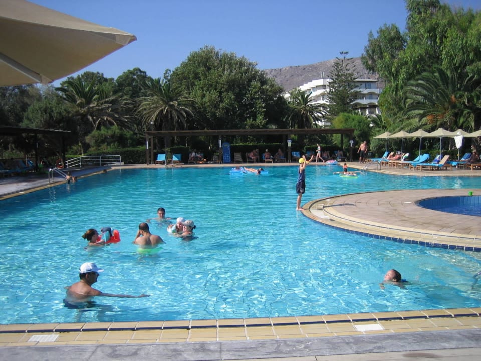 Einer von drei Pools Apollonia Beach Resort & Spa