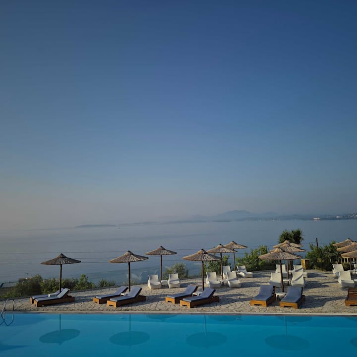Pool Hotel Pantokrator