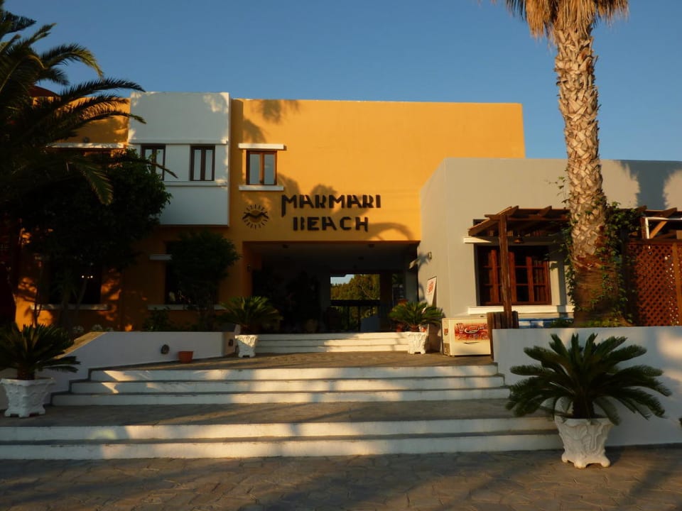 Marmari Beach Eingang Hotel Marmari Suites