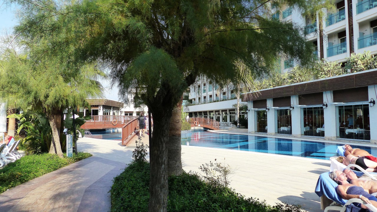 Schöne Bepflanzung Sunis Evren Beach Resort Hotel & Spa