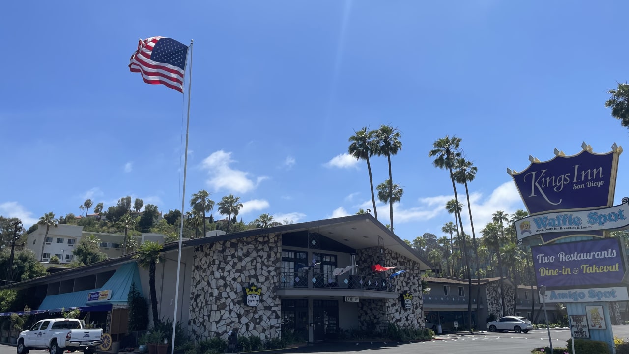 Außenansicht Kings Inn Hotel - Seaworld/Zoo