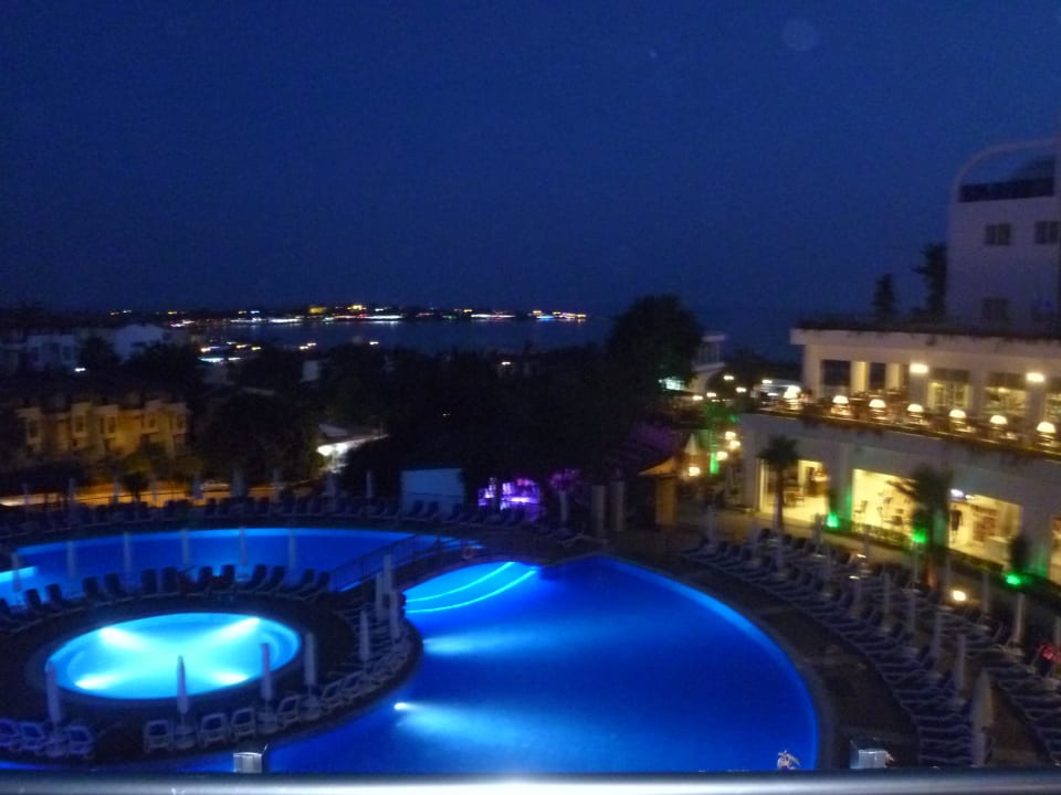 Pool Side Prenses Resort & Spa