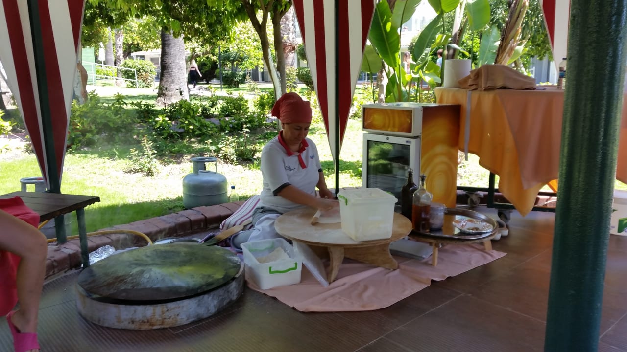 Hier gibt es leckeren Lahmacun süß oder herzhaft Seher Kumköy Star Resort & Spa