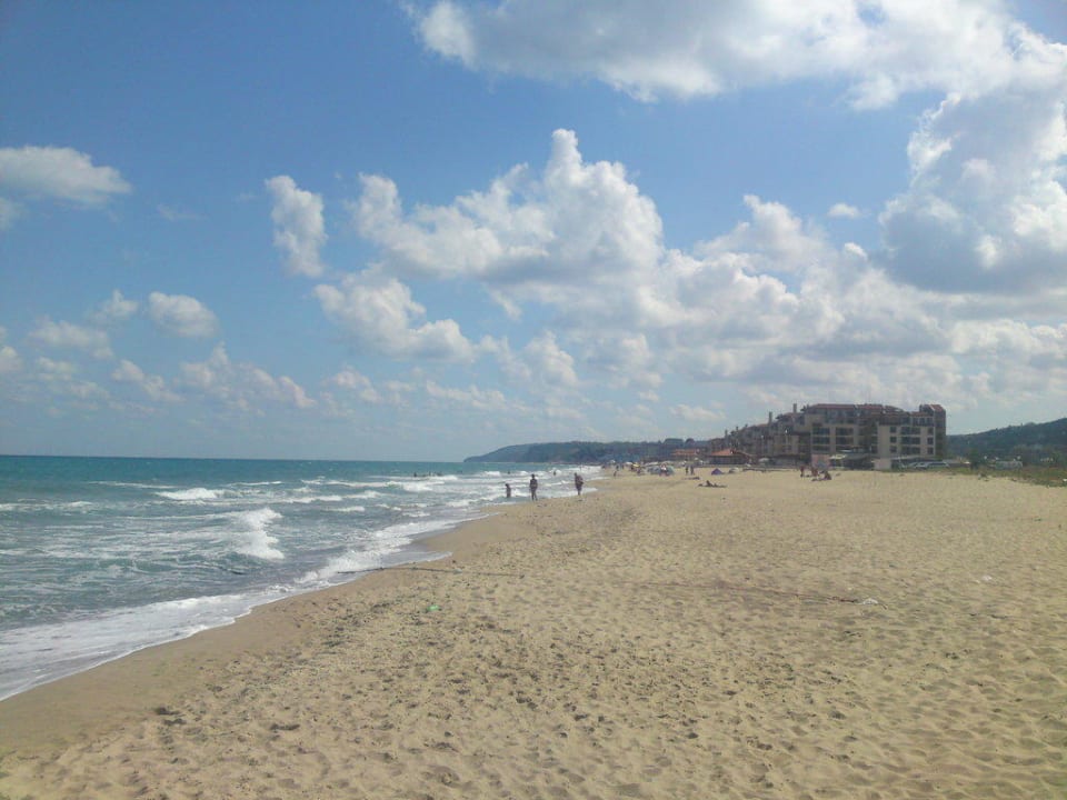 Blick zum Nachbarhotel am Strand Sol Luna Bay