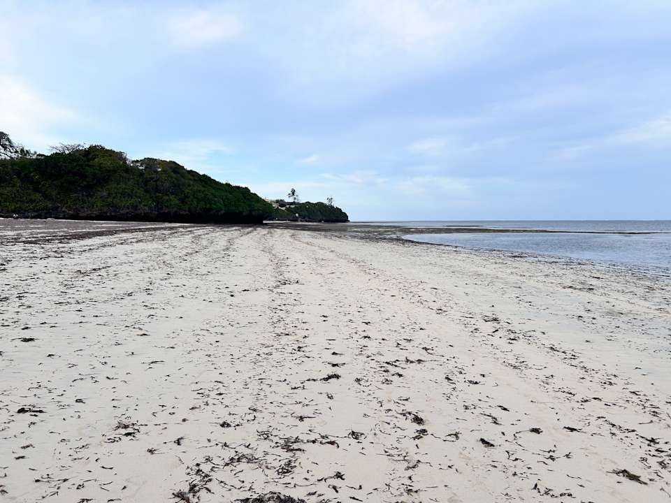 Strand Travellers Beach Hotel & Club