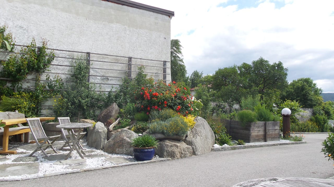 Gartenanlage Bärnsteinhof Gasthof mit Herz