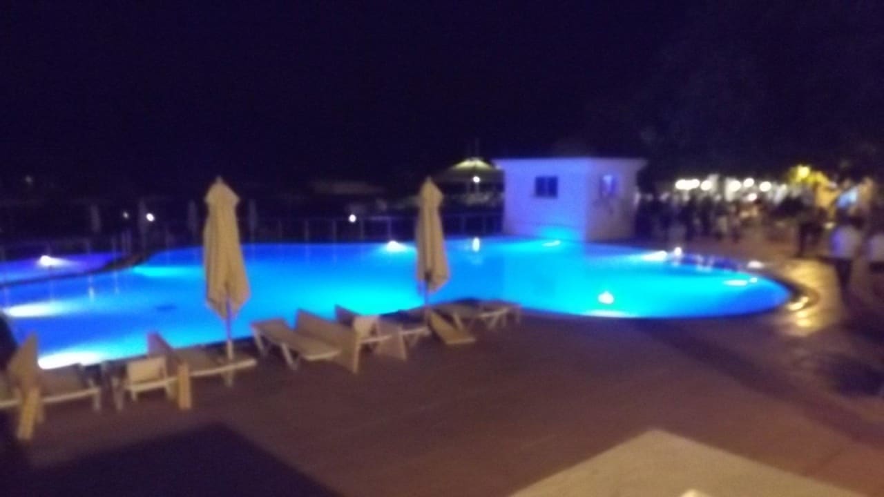 Pool bei Nacht Calimera Delfino Beach Resort & Spa
