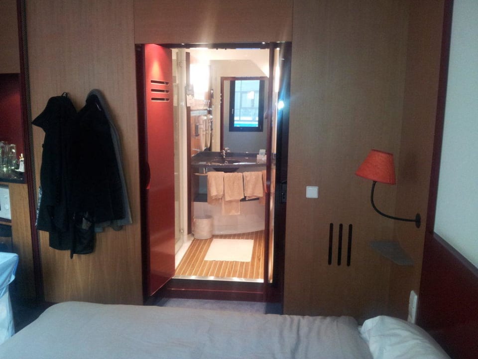 Blick ins Bad Novotel Suites Berlin City Potsdamer Platz