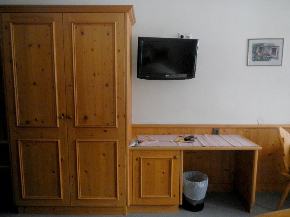 Schrank und TV Hotel - Wirts'haus Zum Schweizer