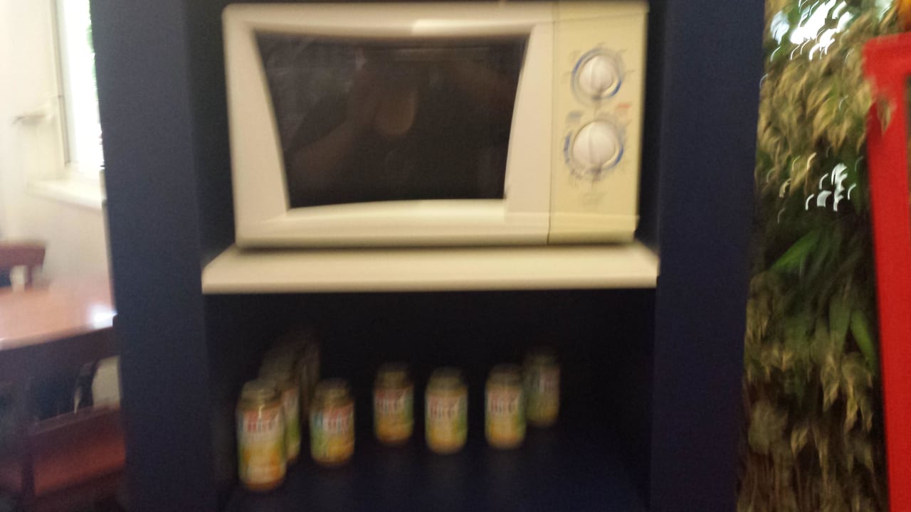 Babyecke mit Mikrowelle und Gläschen Center Parcs Park Nordseeküste