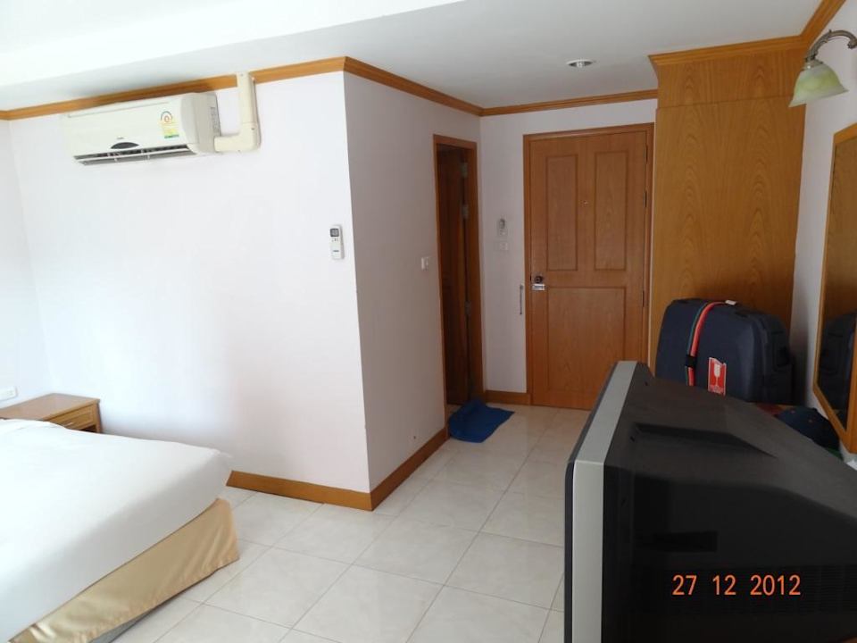 TV und Schrank Andaman Guesthouse