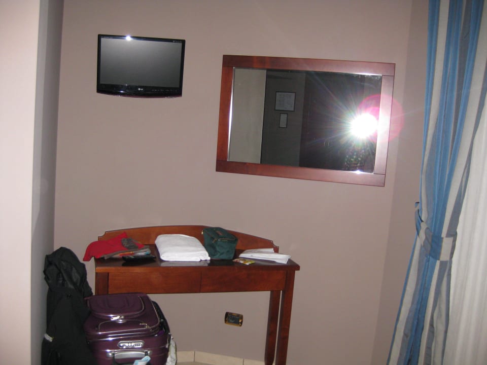 Schreibtisch, Wand-TV Hotel Taormina