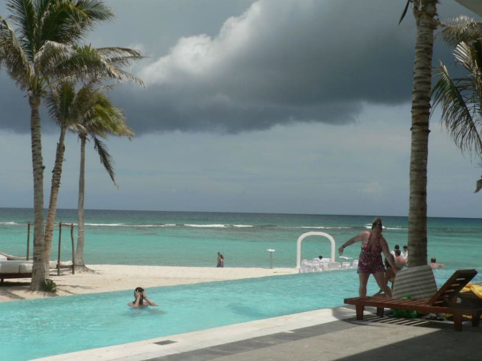 Infinity Pool mit Blick aufs Meer Grand Oasis Tulum Riviera - All Inclusive