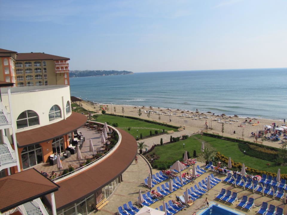 Terrasse und Strand Sol Luna Bay
