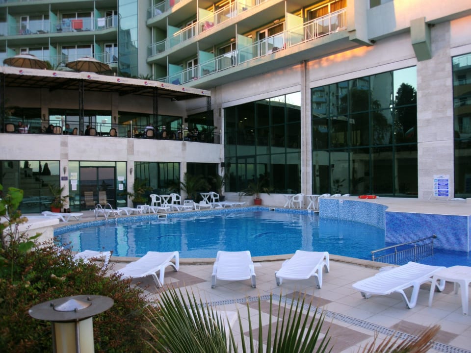Poolanlage, Restaurantterrasse Hotel Bilyana Beach