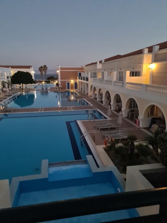 Pool Porto Bello Royal