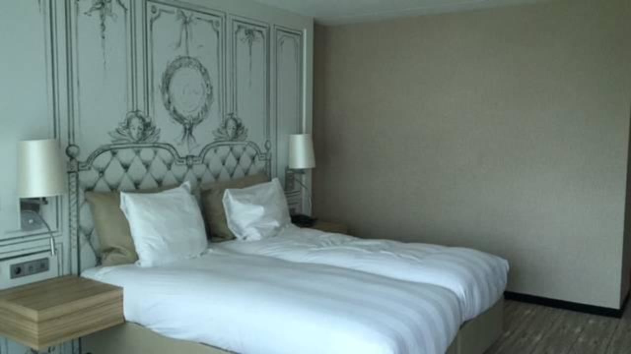 Außergewöhnlich großes Zimmer Van der Valk Hotel A4 Schiphol