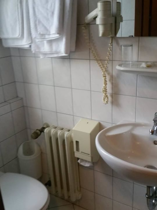 Sehr schmales Bad Hotel zum Löwen