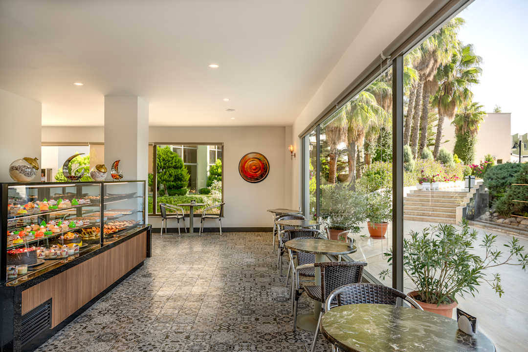 Gastro Adora Hotel & Resort