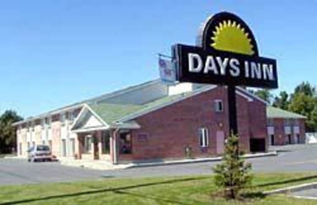 Außenansicht Hotel Days Inn Cornwall Ot