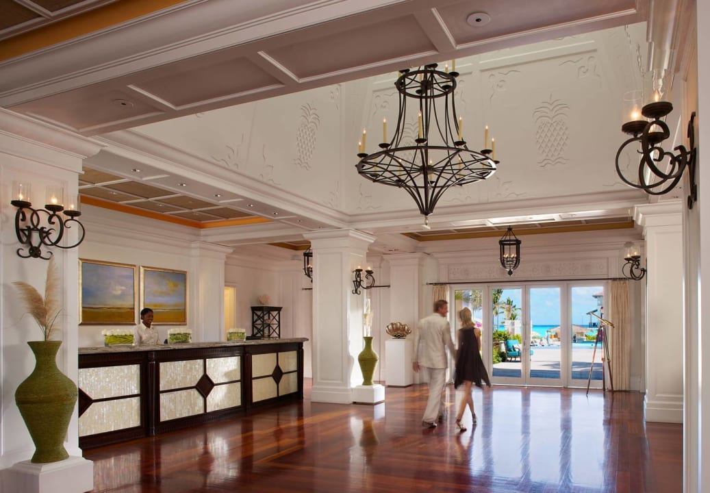 Lobby Sandals Emerald Bay