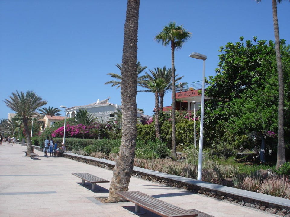 Der Eingang von der Promenade Hotel San Nicolas