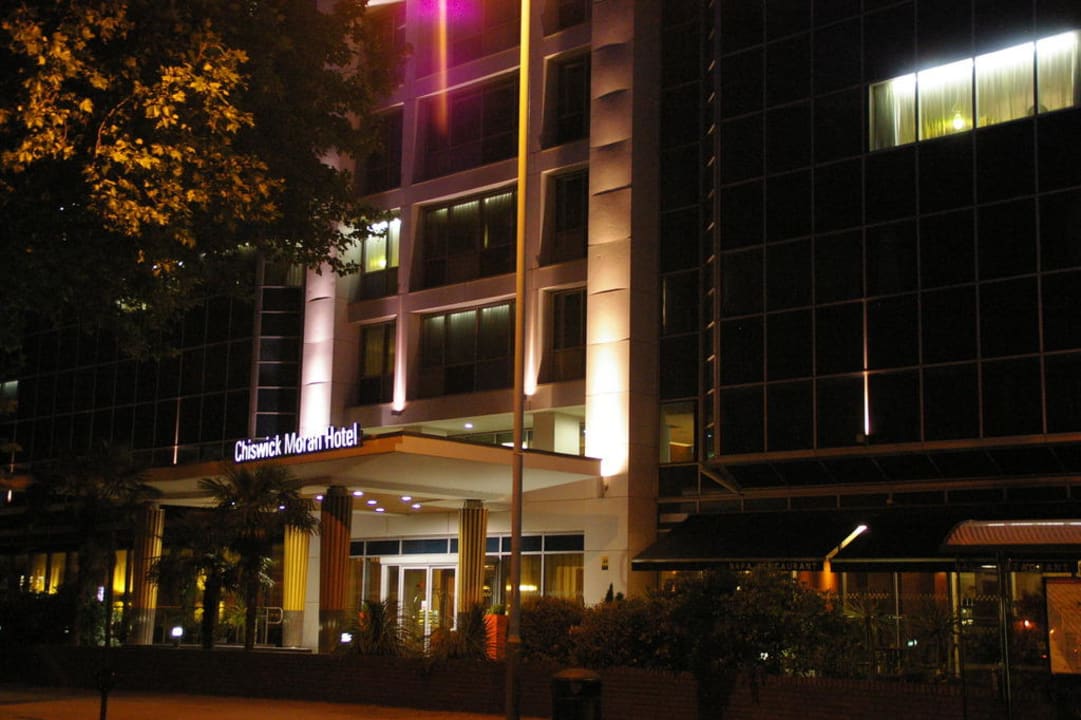 Aussenansicht vom Eingang Clayton Hotel Chiswick