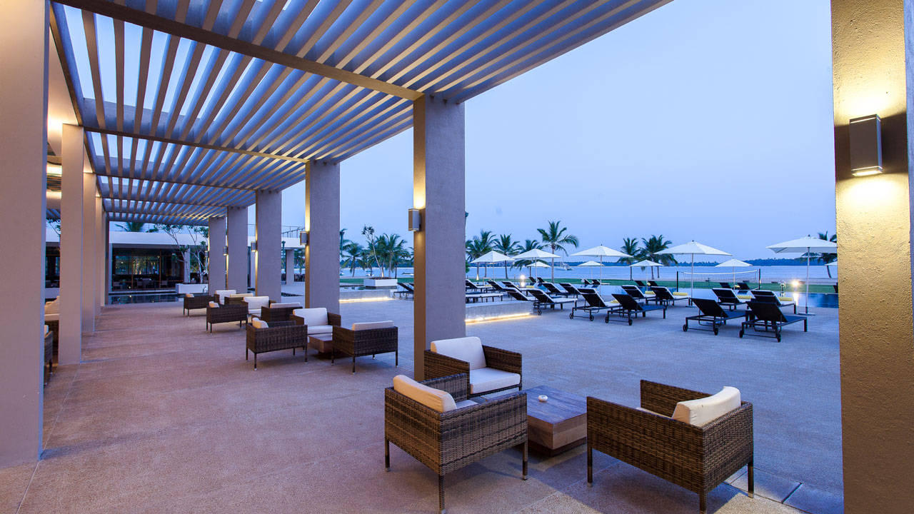 Aqua Bar Evening Amaya Beach Resort & Spa Passikudah
