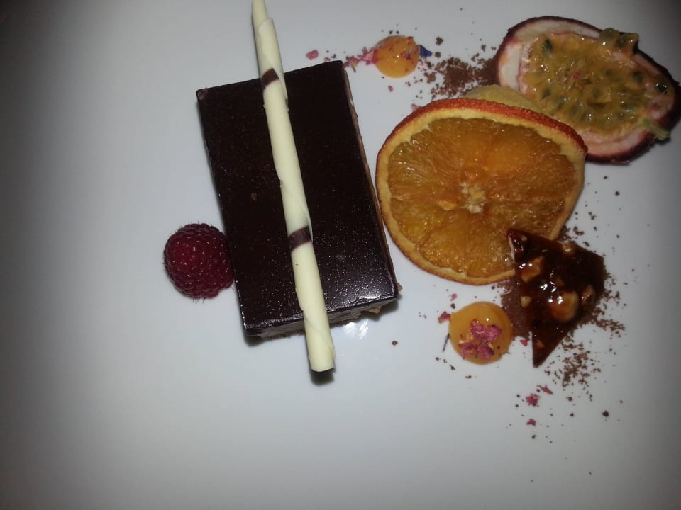 Sehr feines, kredenztes Essen  Familien- & Gartenhotel Theresia