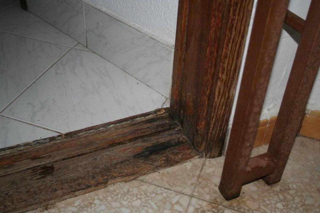 Maroder Türrahmen HL Miraflor Suites Hotel