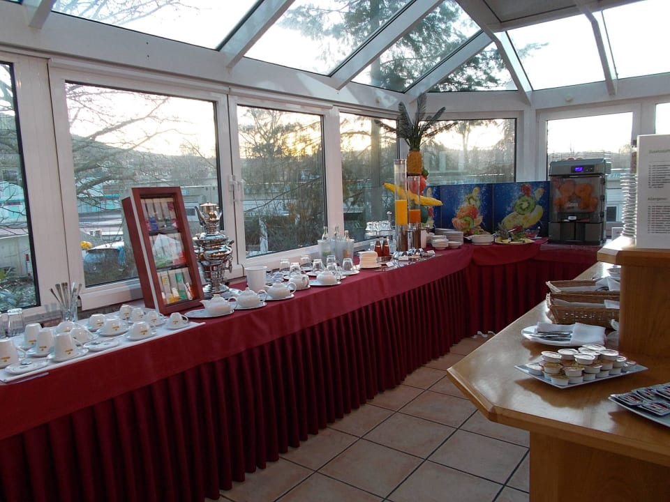 Frühstücksbuffet Roomingtons Hotel Lohr am Main