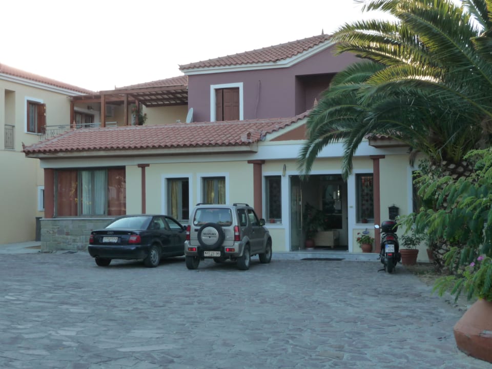 Eingang zur Lobby Hotel Alma Beach